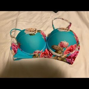 Cupshe size LARGE pull over bikini top with CUPS.